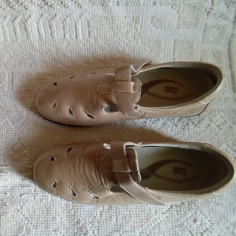 Tan Leather Cutout Loafers